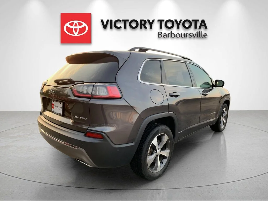 Used 2022 Gray Jeep Limited image 7