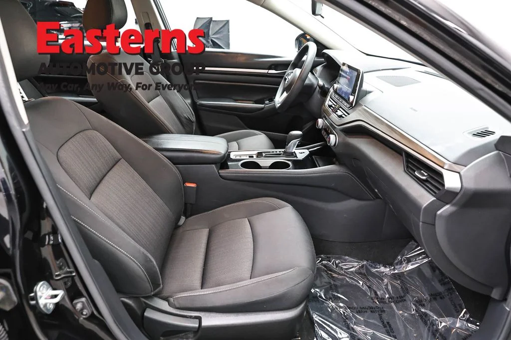 Used 2023 Black Nissan 2.5 SV image 24