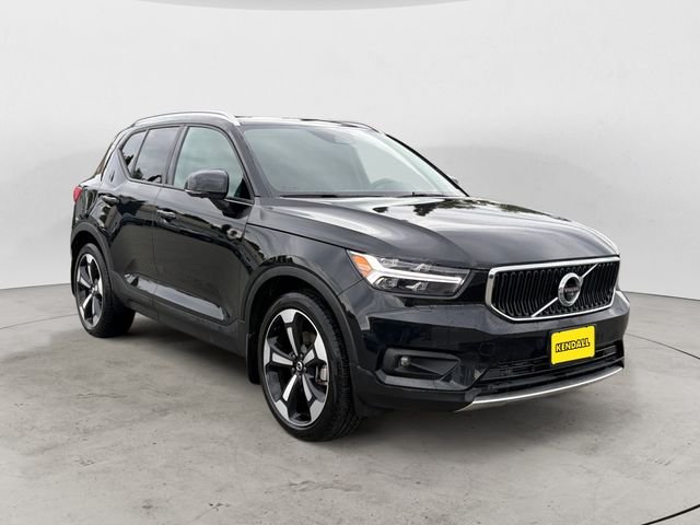 Used 2020 Black Volvo Momentum image 3