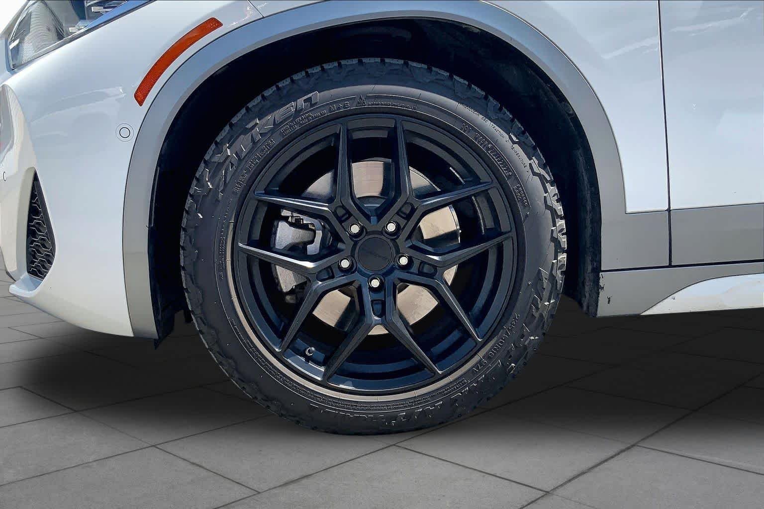 Used 2022 Alpine White BMW xDrive28i image 9