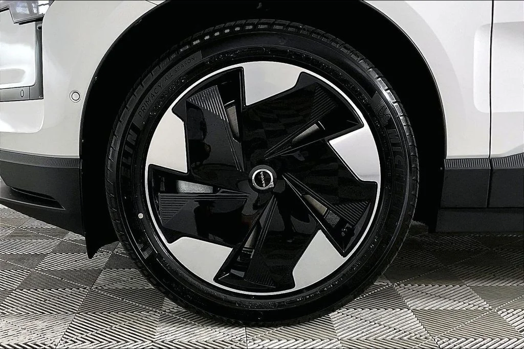 New 2026 White Volvo Twin Motor Performance Ultra image 9