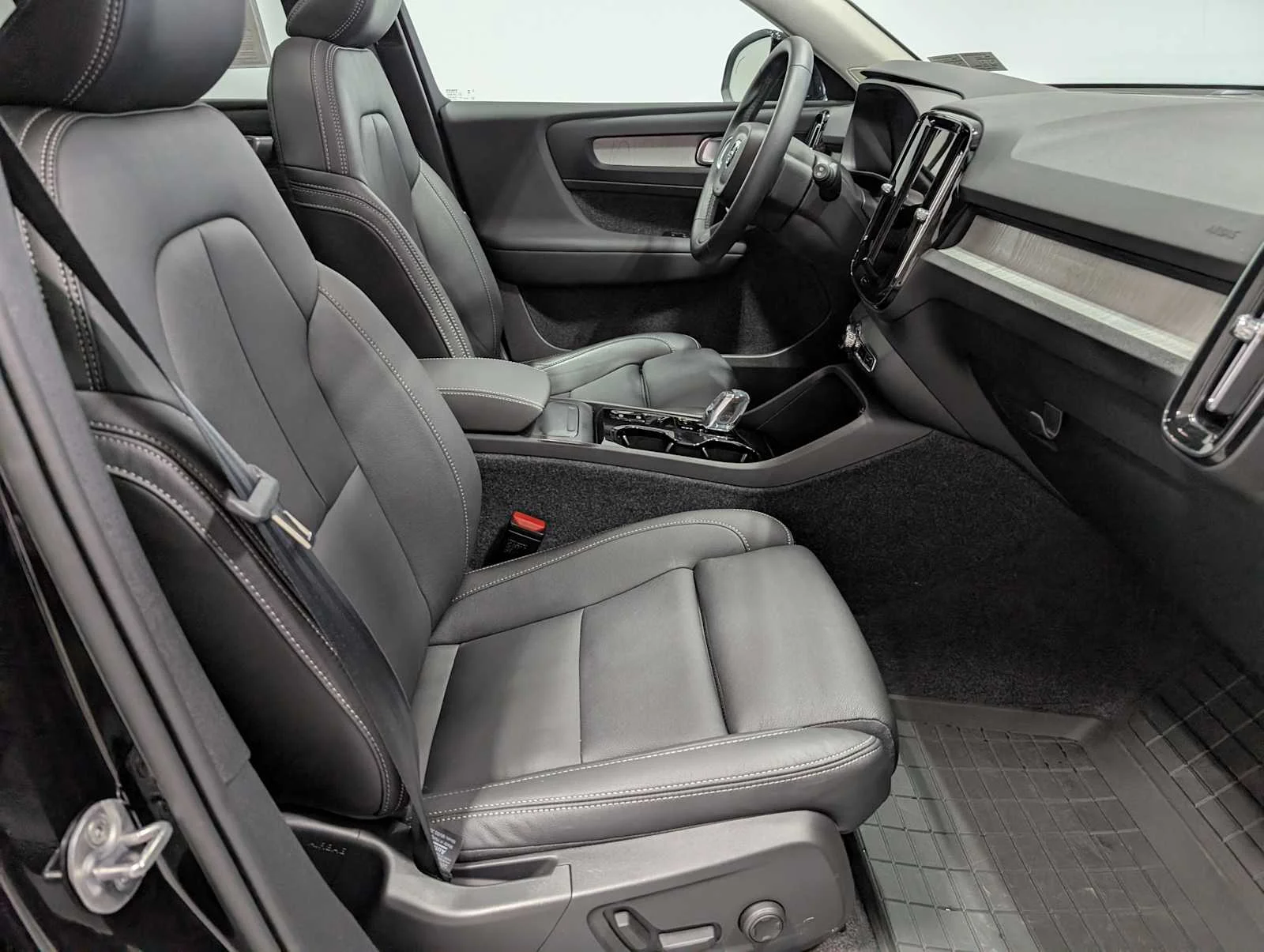 Used 2026 Onyx Black Volvo Plus image 42