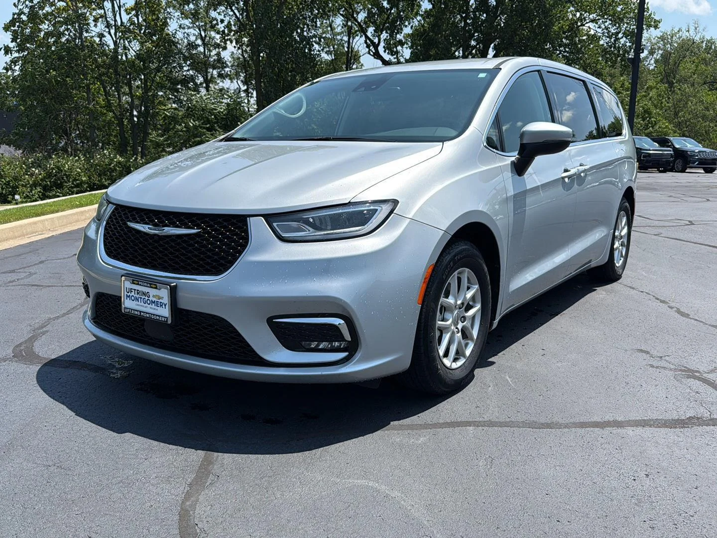 Used 2023 Silver Mist Clearcoat Chrysler Touring L image 1