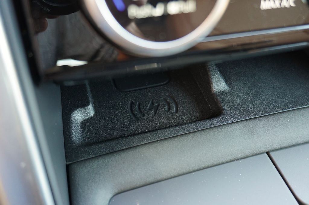 New 2026 Carpathian Grey Land Rover Dynamic SE image 26