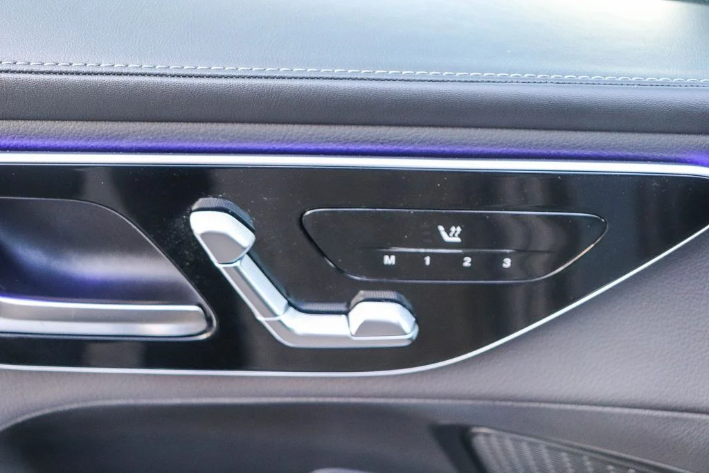 Used 2023  Mercedes-Benz GLC 300 image 25