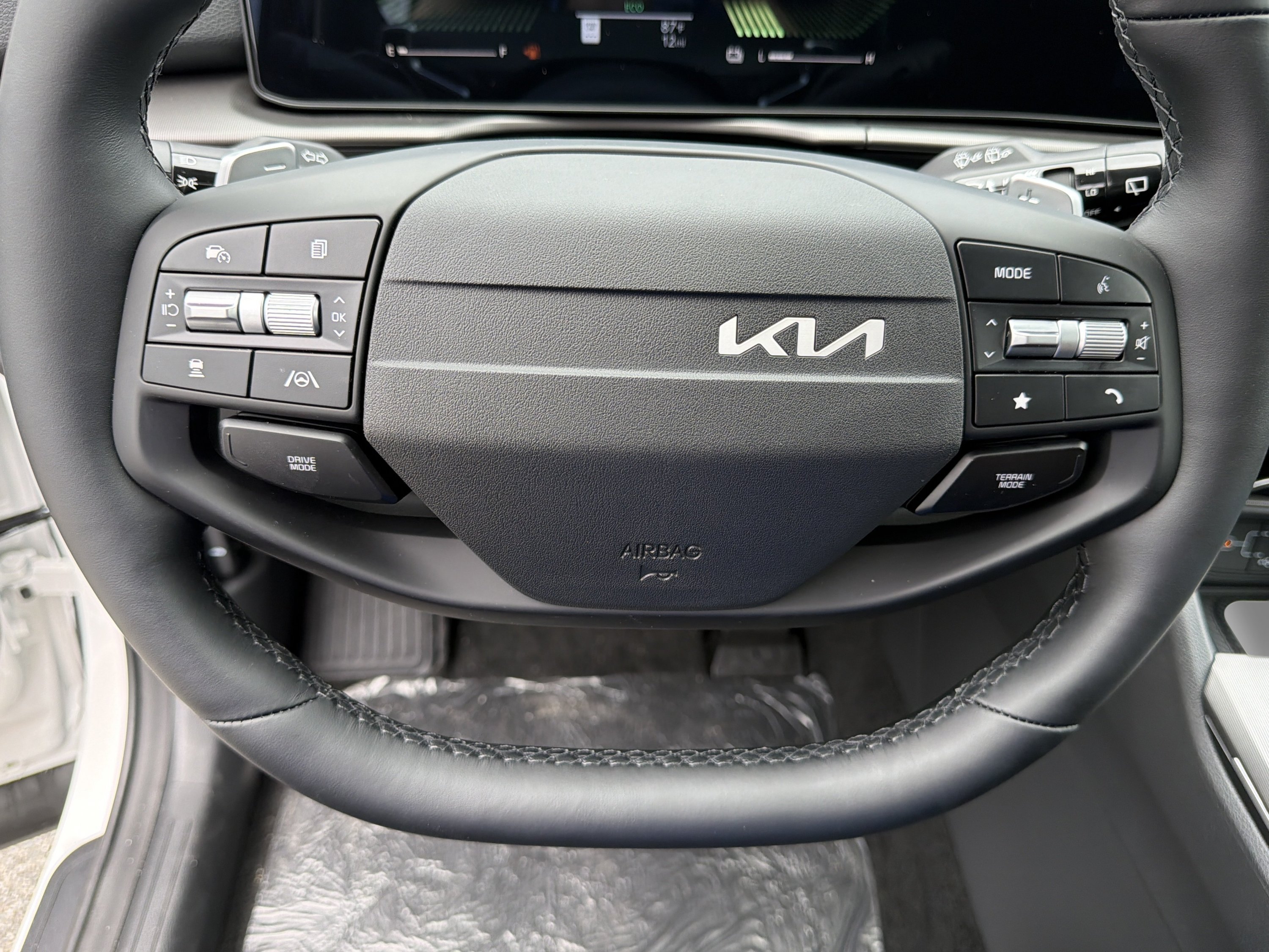 New 2027 Snow White Pearl Kia EX image 14