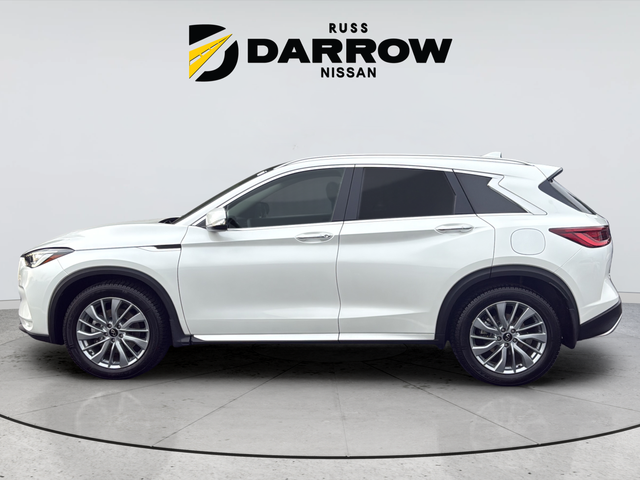 Used 2023 White INFINITI LUXE image 2