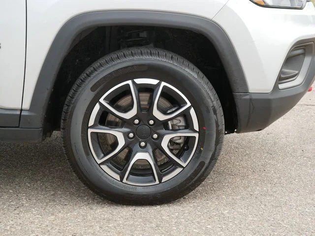 Used 2024 Silver Jeep Trailhawk image 9