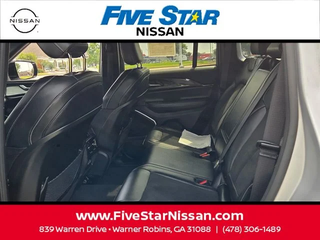 Used 2022 Silver Jeep Altitude image 6