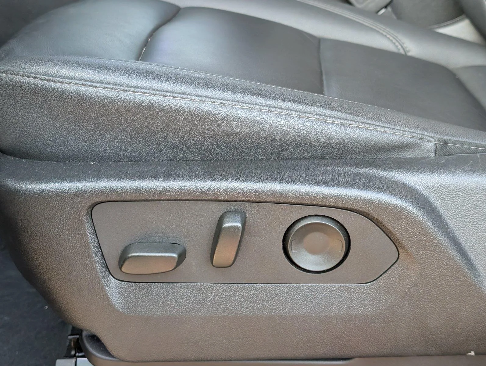 Used 2024 Dark Ash Metallic Chevrolet Z71 image 17