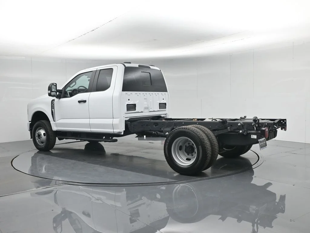 New 2026 Oxford White Ford XL image 6