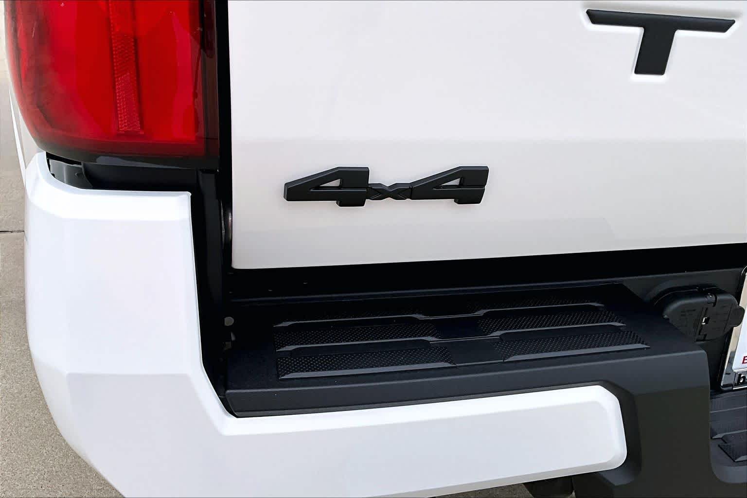 New 2026 Ice Cap Toyota SR5 image 15