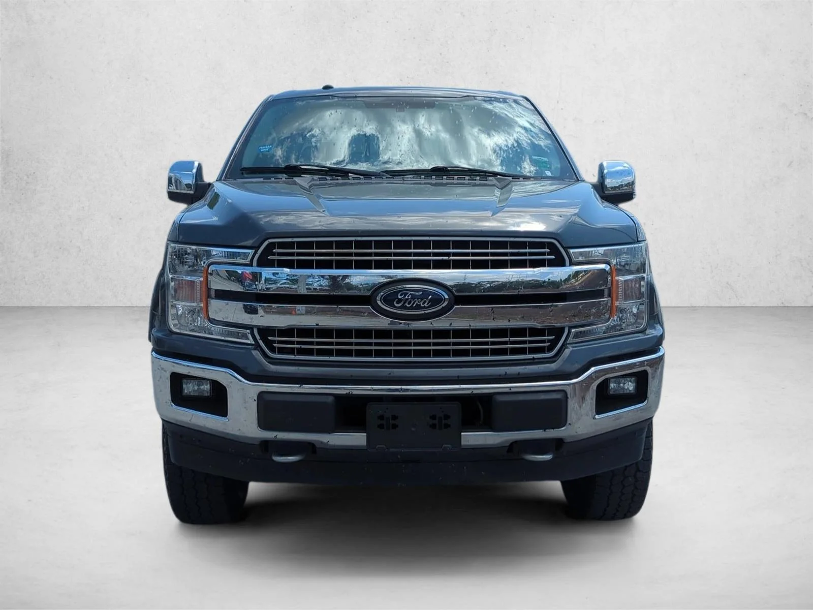 Used 2018 Magnetic Metallic Ford LARIAT image 2