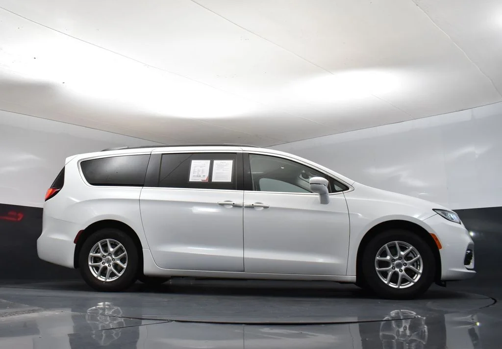 Used 2022 White Chrysler Touring L image 31