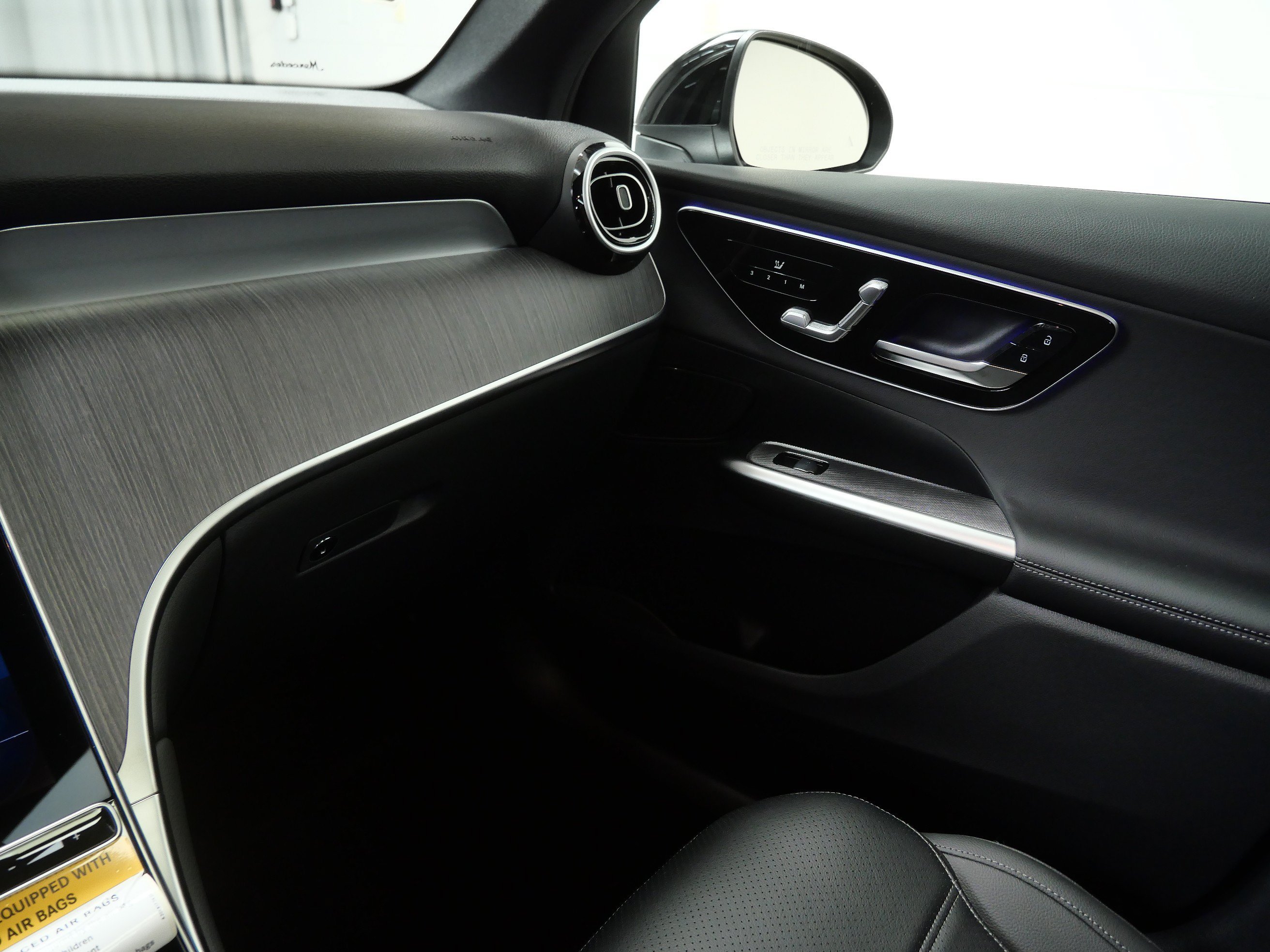 New 2026 Black Mercedes-Benz GLC 300 image 10