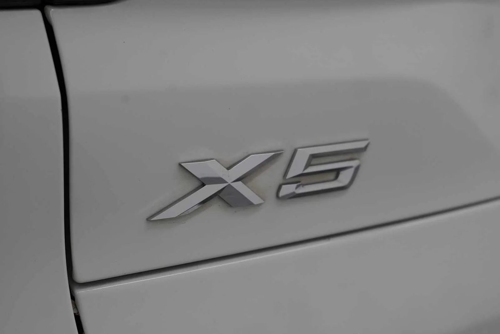 Certified Used 2025 Alpine White BMW xDrive40i image 9