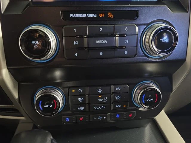 Used 2020 Oxford White Ford Lariat image 23