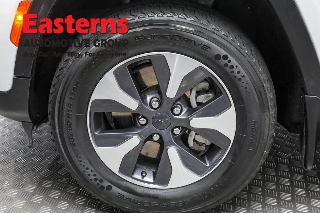 Used 2022 White Jeep 4xe image 27