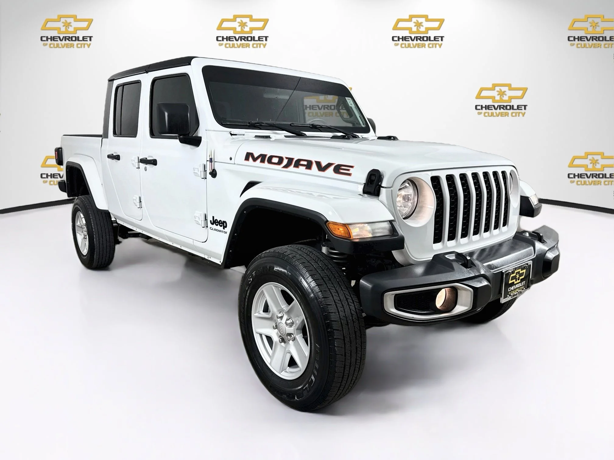 Used 2022  Jeep Sport S image 1