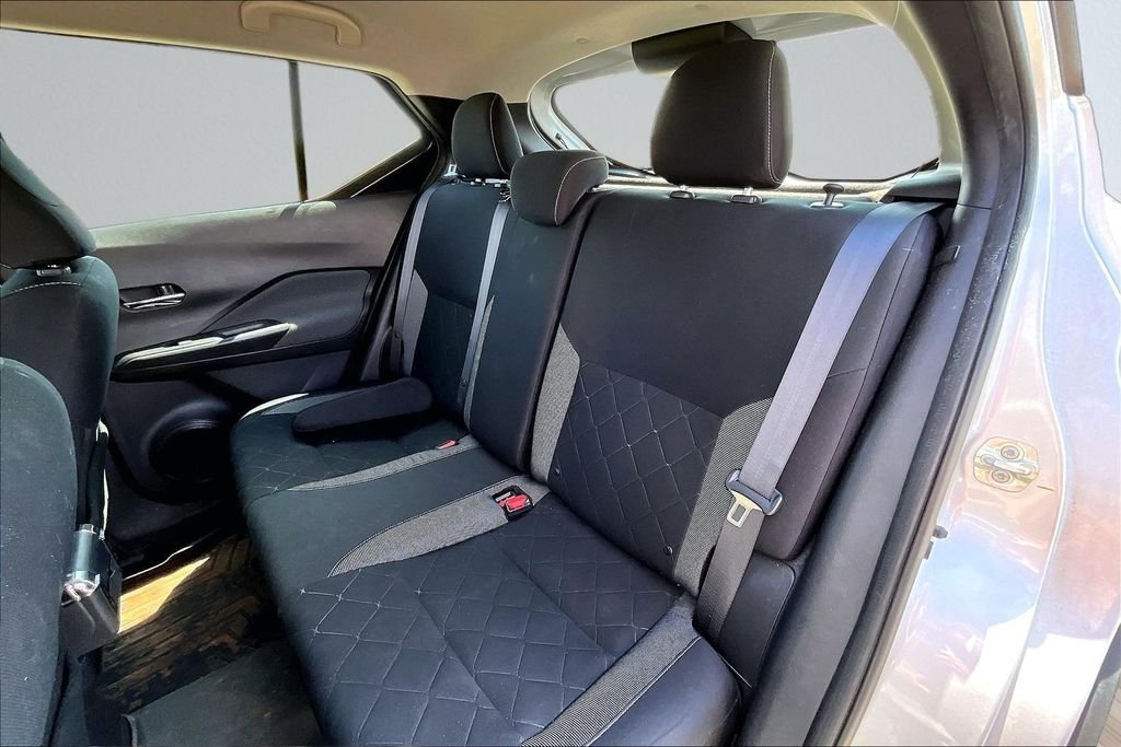 Used 2018 Silver Nissan SV image 23