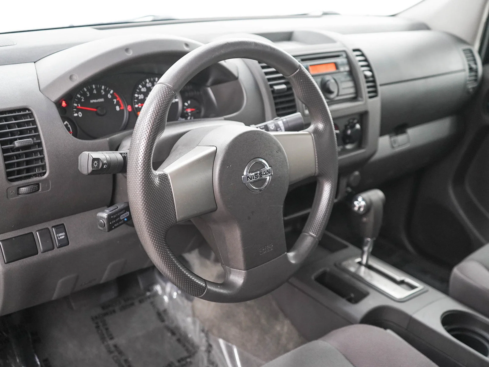 Used 2009 Silver Lightning Metallic Nissan SE image 15