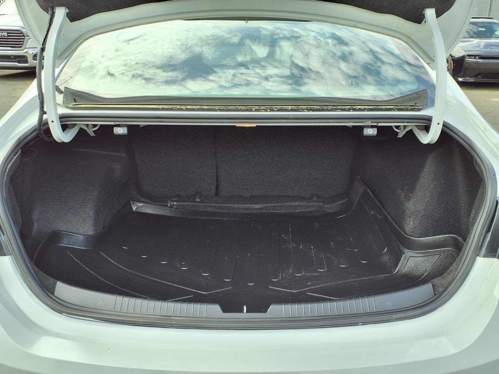 Used 2022 Summit White Chevrolet LT image 31