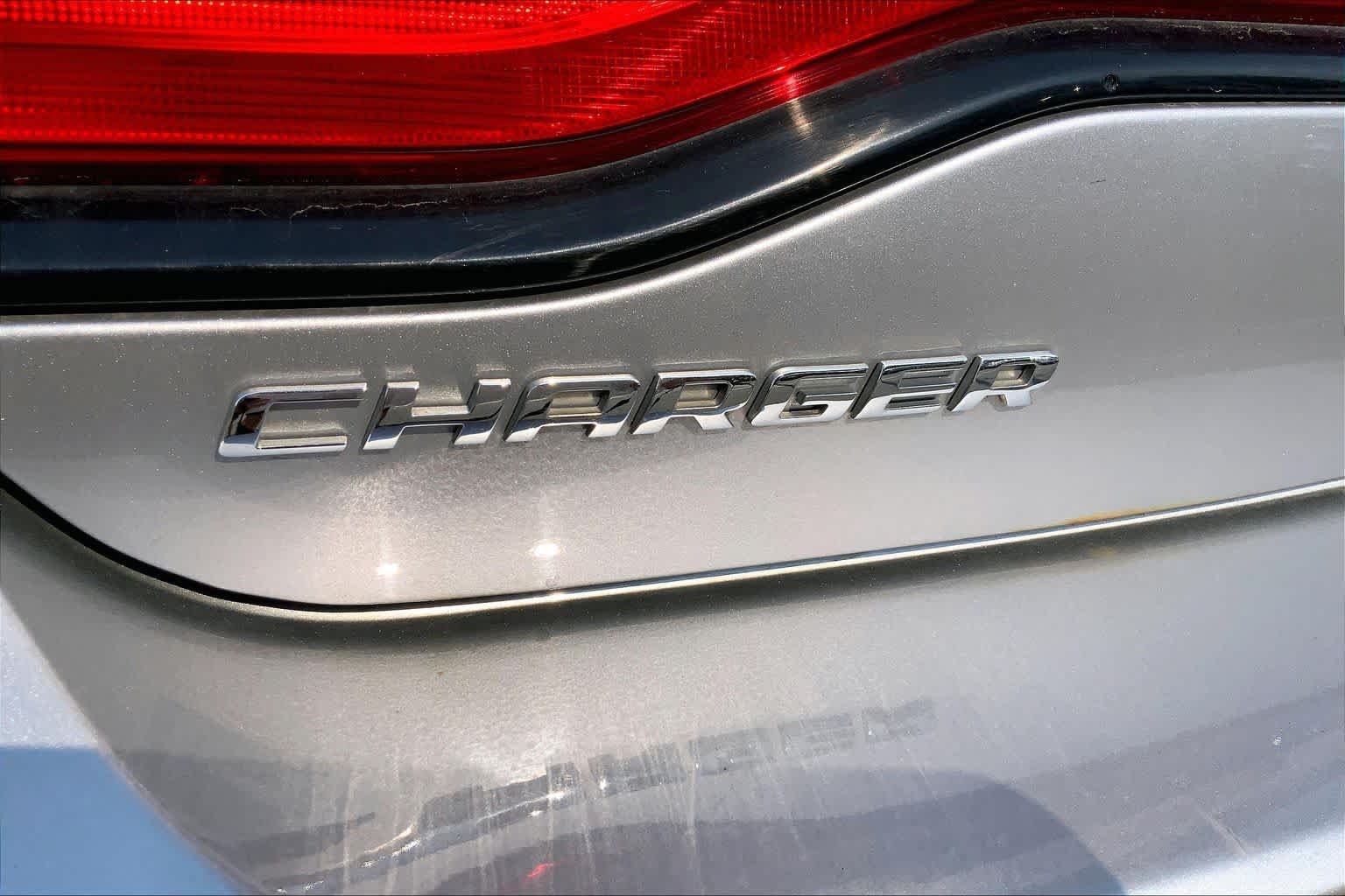 Used 2014 Billet Silver Metallic Clearcoat Dodge SE image 31