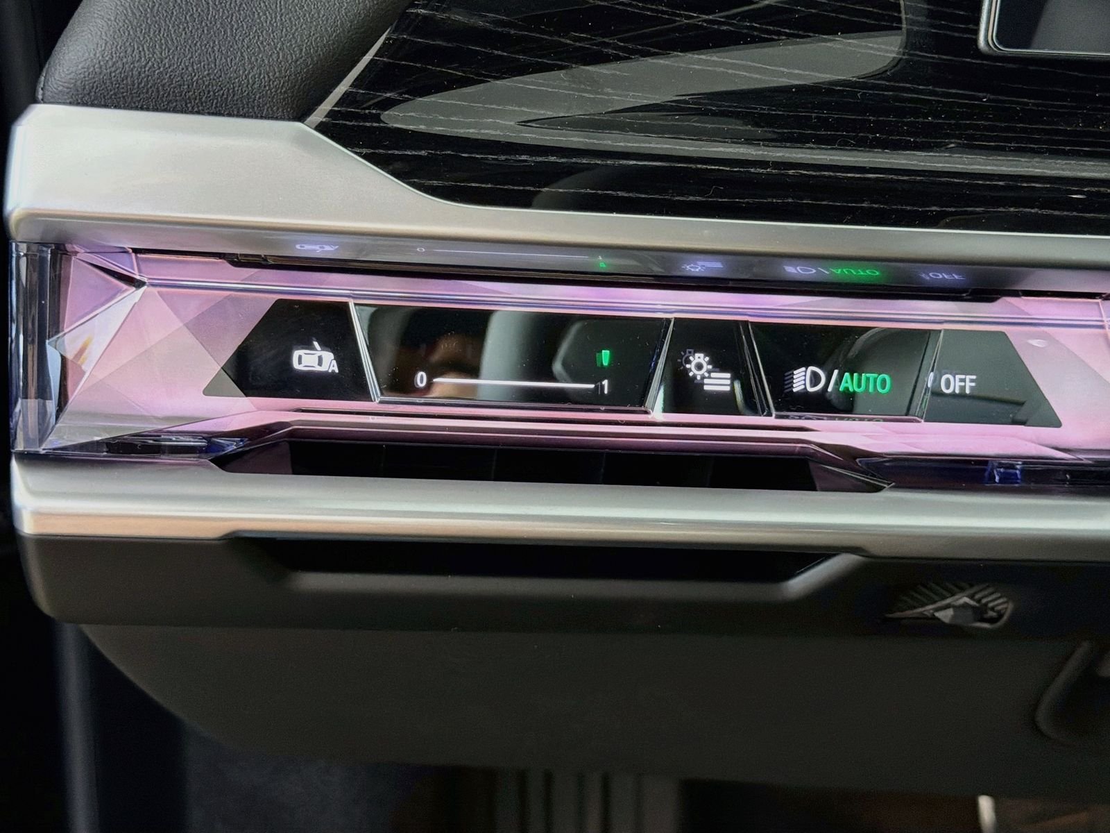 New 2026 Black Sapphire Metallic BMW 750e xDrive image 10