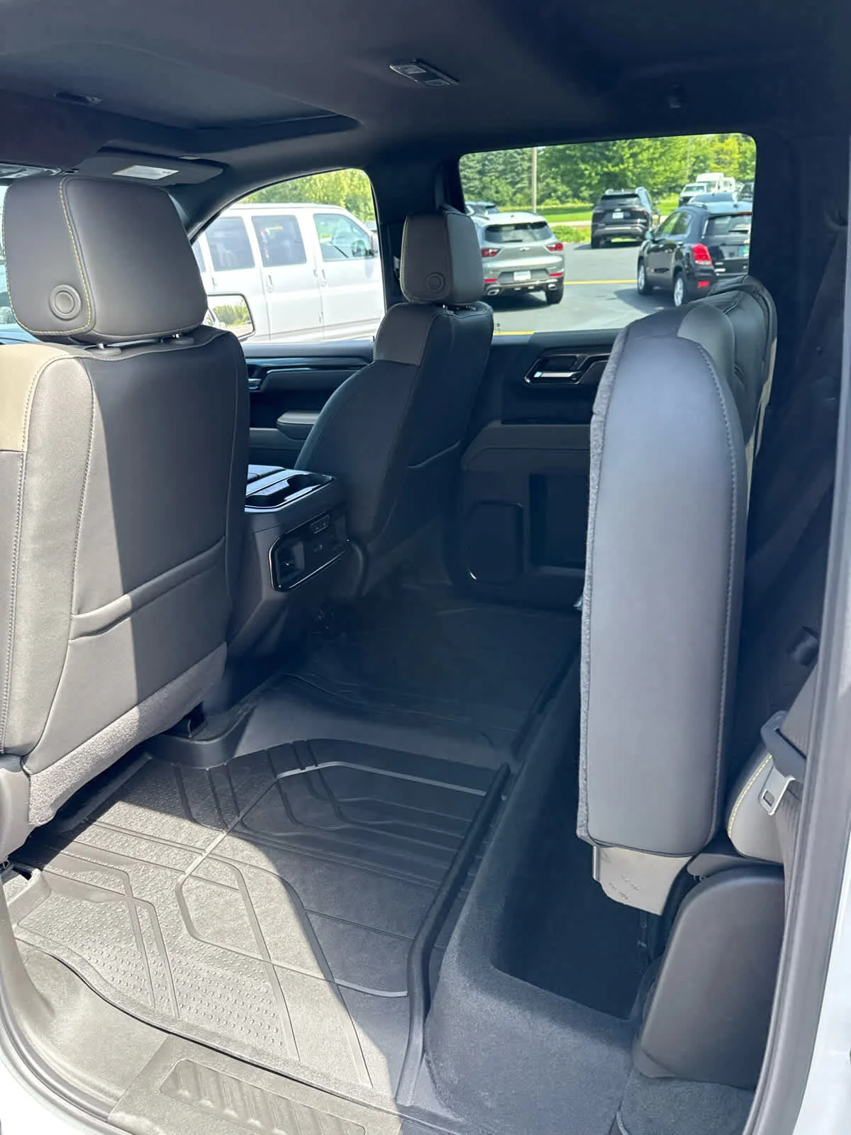 2026 Chevrolet Silverado 1500 ZR2 - Photo 7