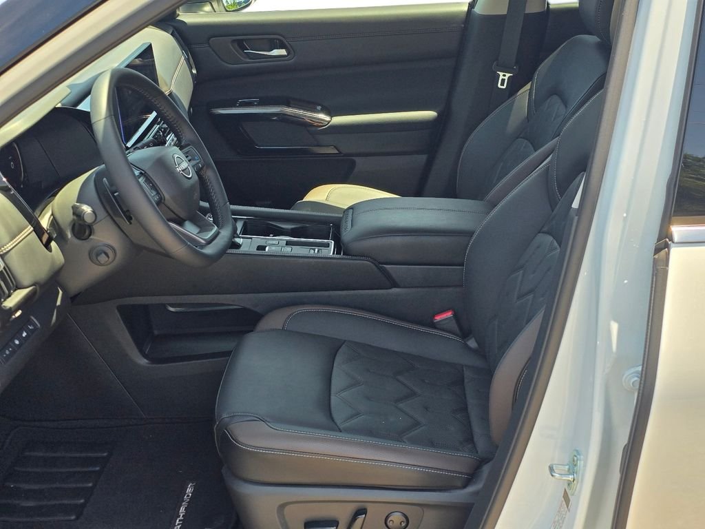 Used 2026 White Nissan Platinum image 14