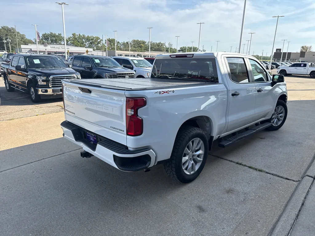 Used 2021 Summit White Chevrolet Custom image 5