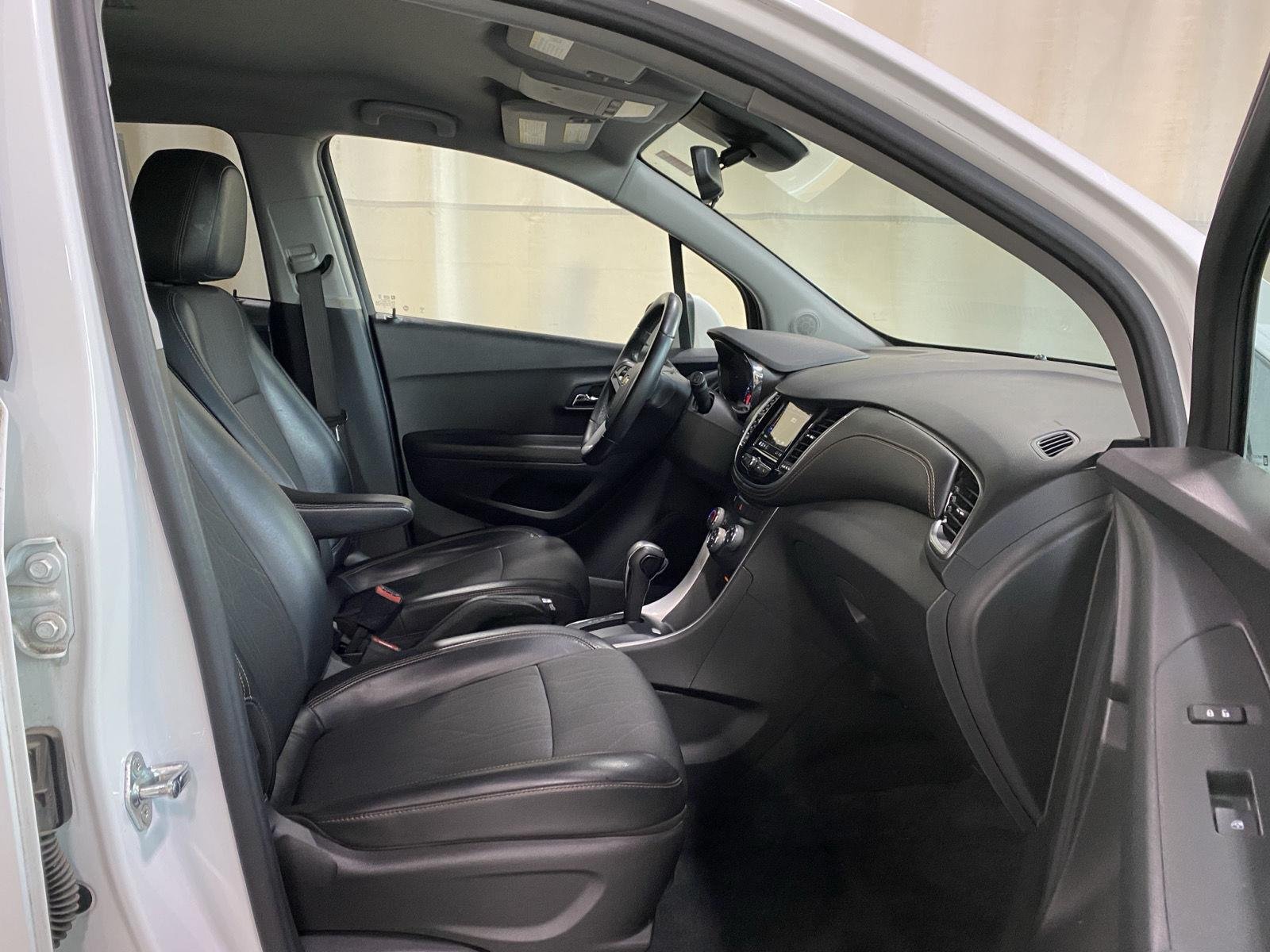 Used 2019 Summit White Chevrolet LT image 11