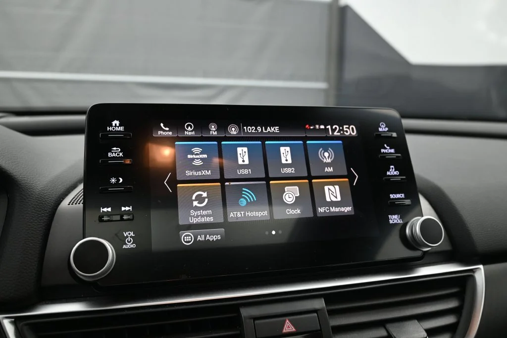 Used 2018 Modern Steel Metallic Honda Touring image 42
