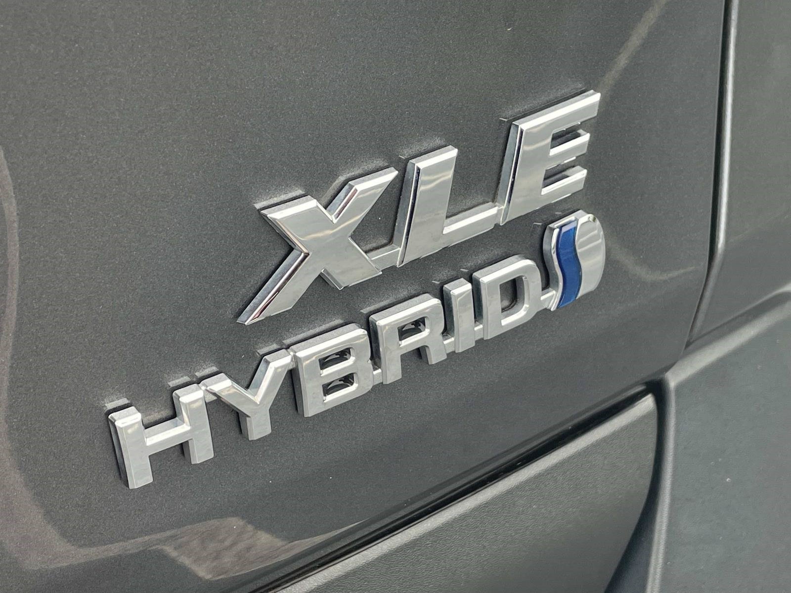 Used 2022 Magnetic Gray Metallic Toyota Hybrid XLE image 8