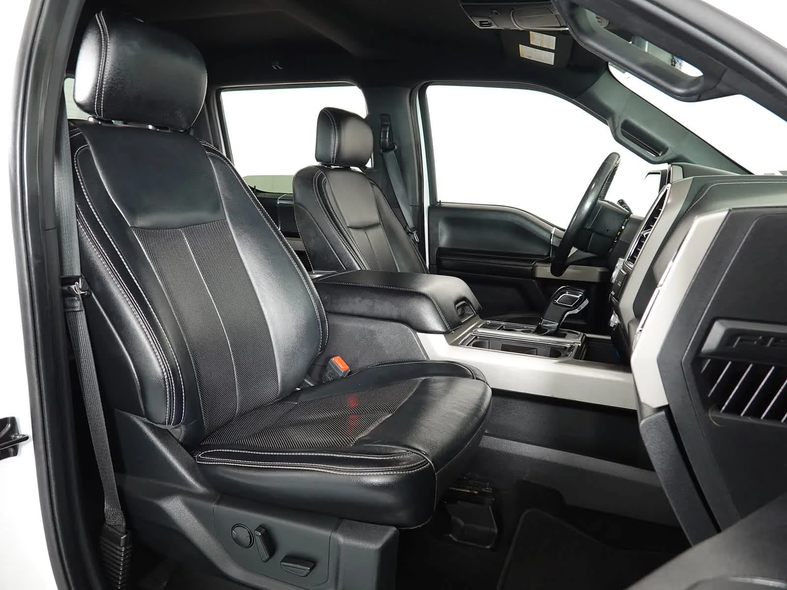 Used 2019 Oxford White Ford LARIAT image 14