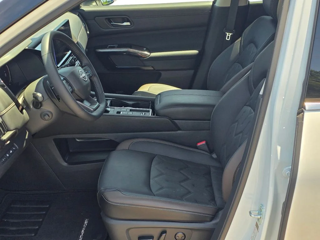 Used 2026 White Nissan Platinum image 14