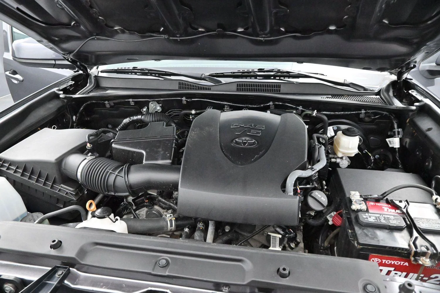 Used 2019 Magnetic Gray Metallic Toyota SR5 image 31