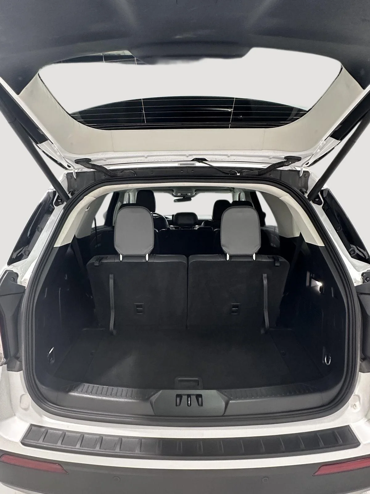 Used 2025 White Ford Active image 23
