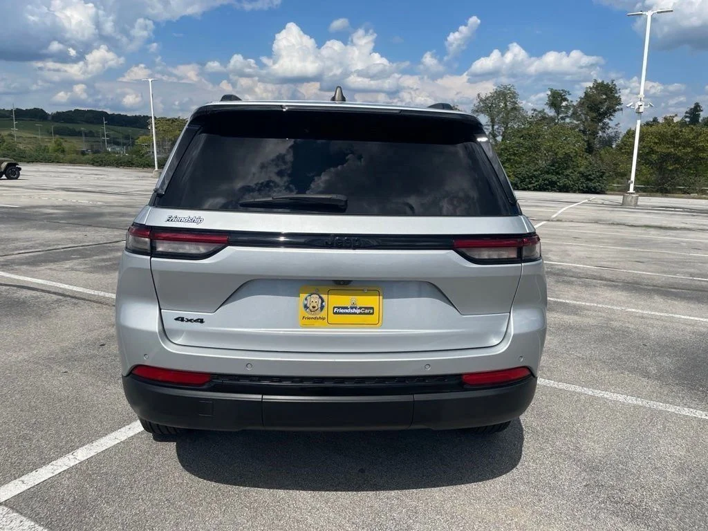 Used 2025 Silver Jeep Altitude image 4