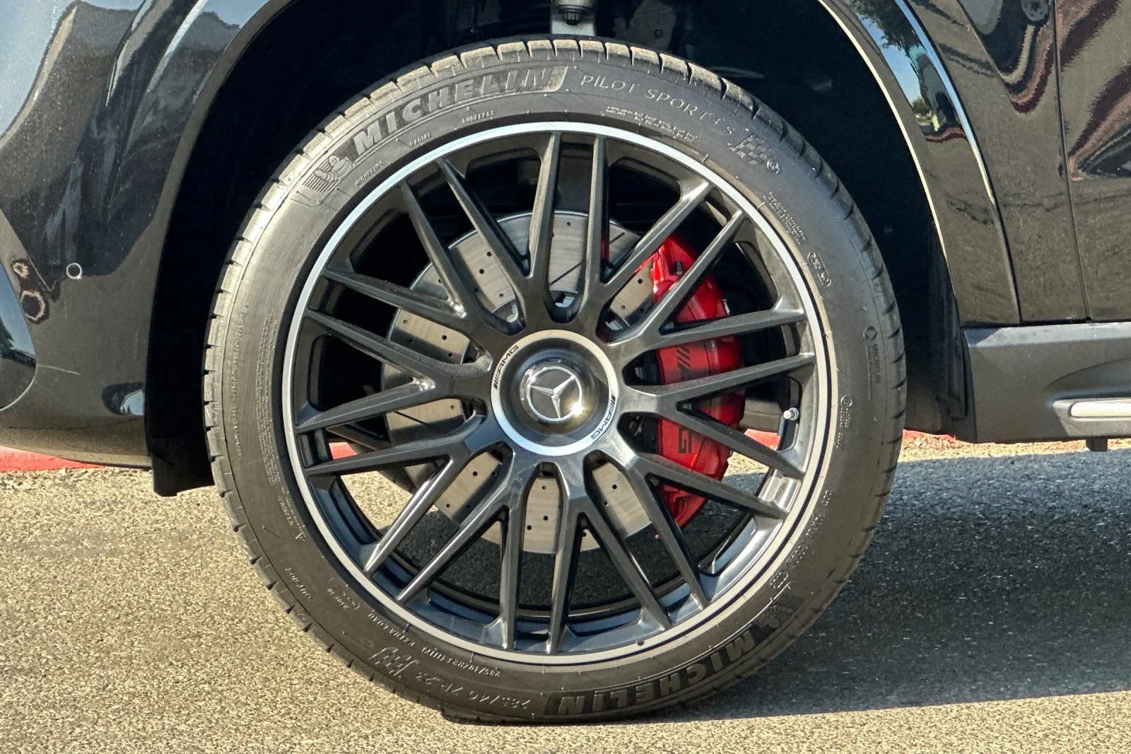 Used 2025  Mercedes-Benz AMG® GLS 63 image 27