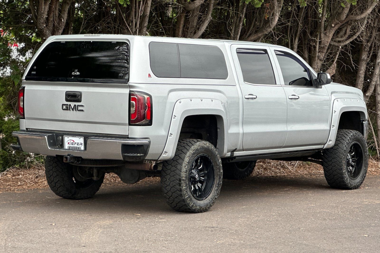 Used 2016 Silver GMC SLT image 4