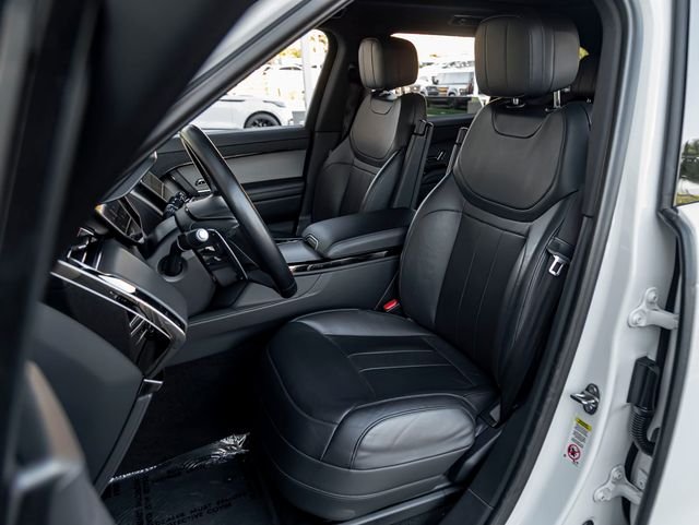 Used 2024 Fuji White Land Rover Dynamic SE image 13