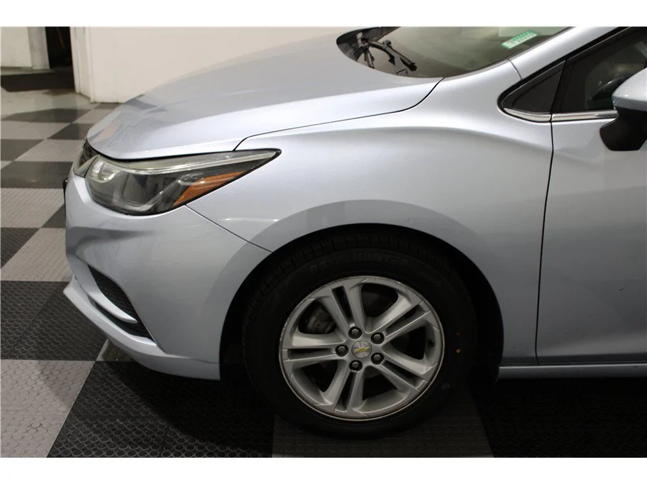 Used 2018 Arctic Blue Metallic Chevrolet LT image 9