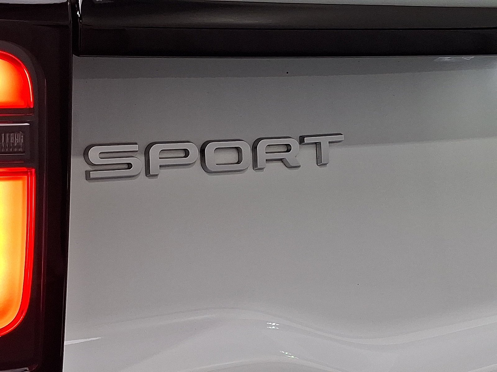 Certified Used 2025 Fuji White Land Rover  image 29