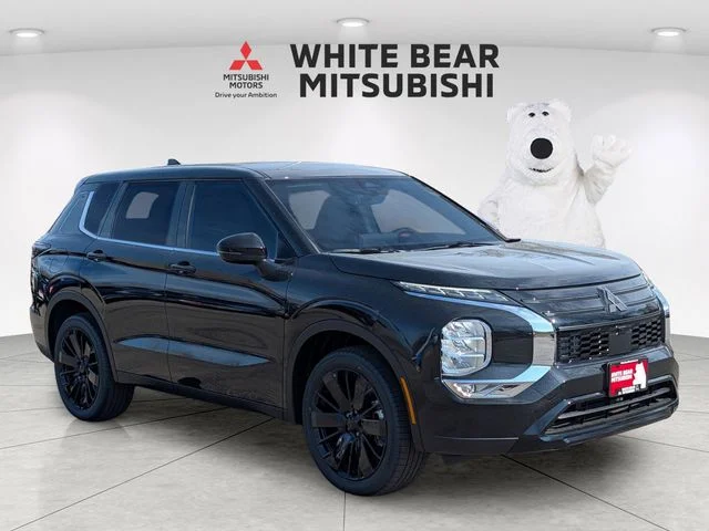 2026 Mitsubishi Outlander LE FWD's photo