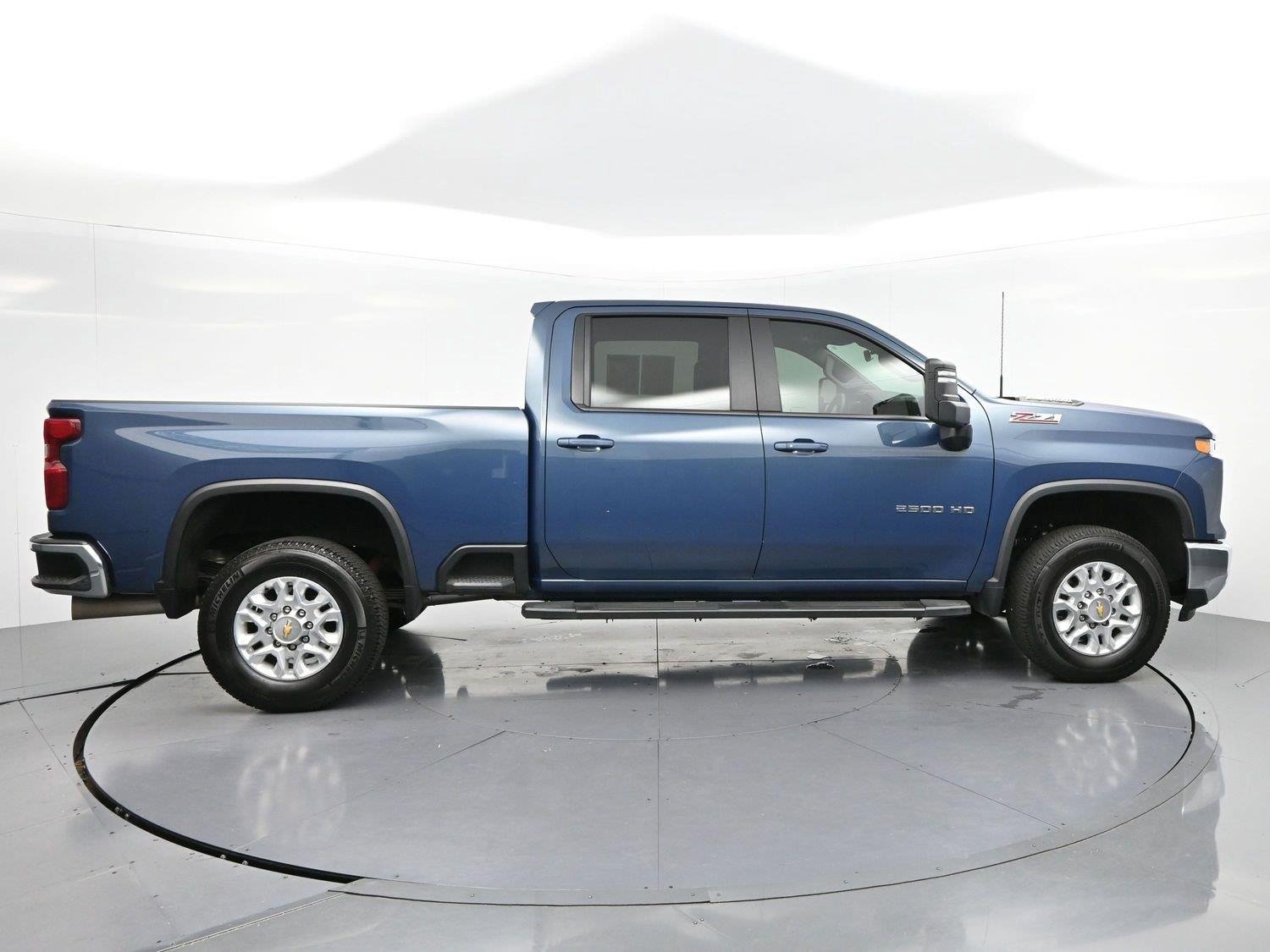 Used 2026 Lakeshore Blue Metallic Chevrolet LT image 3