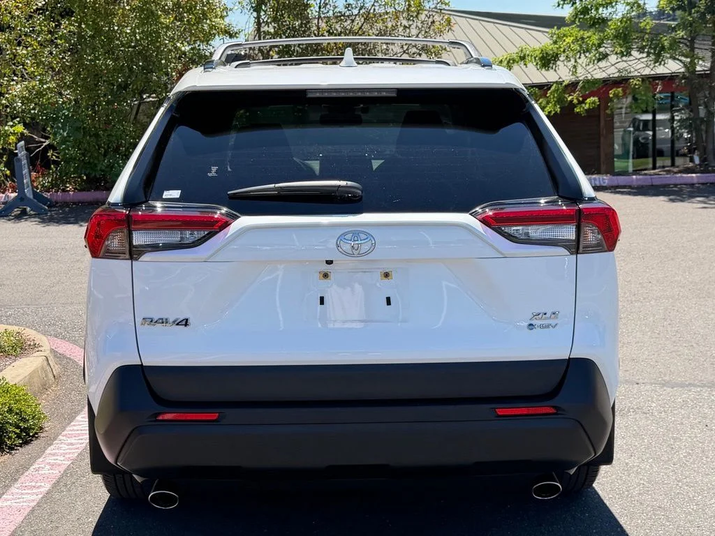 Used 2025 Ice Toyota XLE image 6