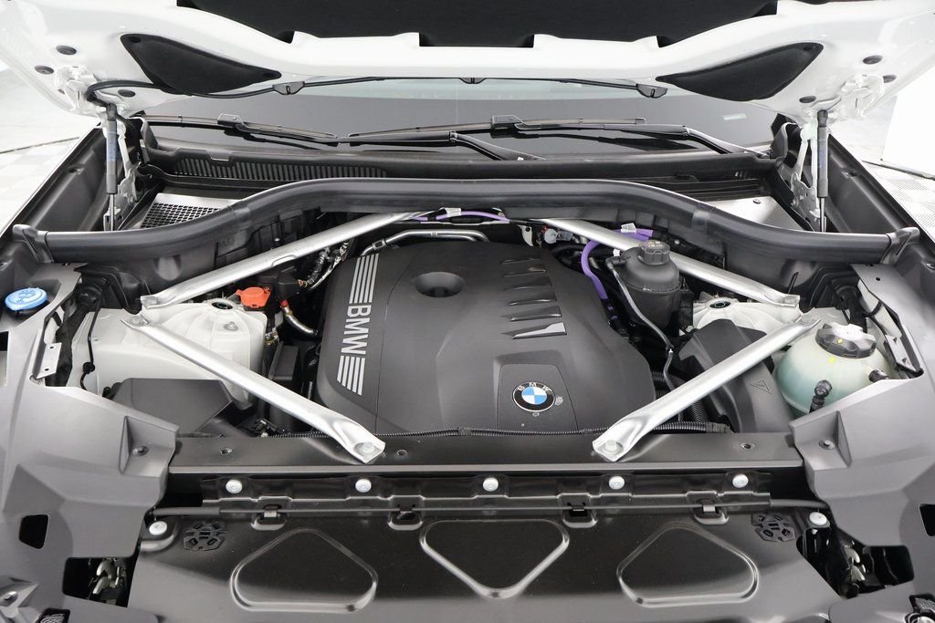 New 2026 Mineral White Metallic BMW xDrive40i image 9