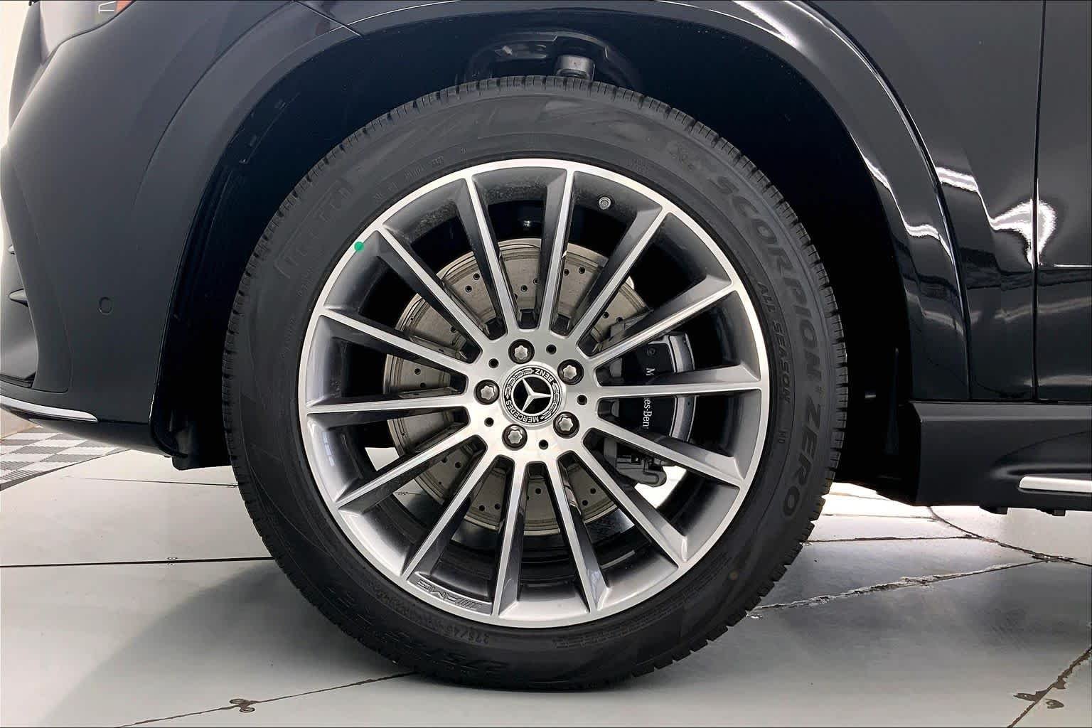 New 2026 Black Mercedes-Benz GLE 450 image 8