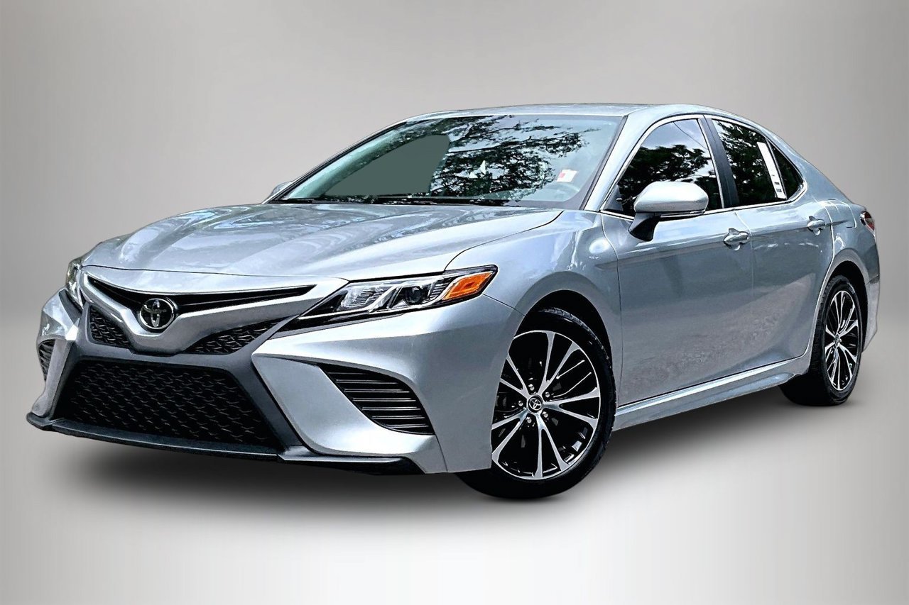 Used 2020 Silver Toyota SE image 1